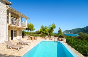 Pool - Cosy Villa with Sea-and-Mountain Views near Agios Nikitas (Lefkada)