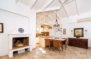 Dining - Cosy Villa with Sea-and-Mountain Views near Agios Nikitas (Lefkada)