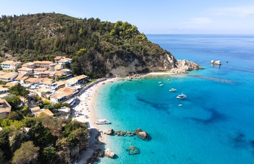 Cosy Villa with Sea-and-Mountain Views near Agios Nikitas