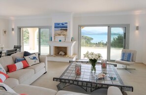 TV, ping pong - Villa Christianna - Elegant Villa with Magnificent Sea Views near Agios Stephanos (Corfu)