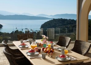 house - Villa Christianna - Elegant Villa with Magnificent Sea Views near Agios Stephanos (Corfu)