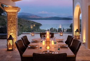 Outdoor dining - Villa Christianna - Elegant Villa with Magnificent Sea Views near Agios Stephanos (Corfu)