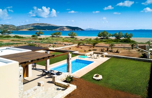Muses Beach Villas - Urania