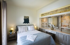 1 chambre, fer et planche à repasser