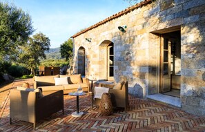 Outdoor dining - Peaceful Contemporary Farmhouse with Guest Cottage and Beach Nearby (Propriano)
