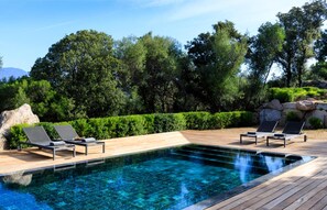 A heated pool - Peaceful Contemporary Farmhouse with Guest Cottage and Beach Nearby (Propriano)