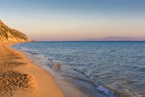 Beach - Stylish Villa with Ainos and Sea Views set in Mature Gardens near Trapezaki (Kefalonia)