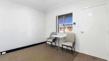 Deluxe-Doppelzimmer | Laptopgeeigneter Arbeitsplatz, Bügeleisen/Bügelbrett, kostenloses WLAN