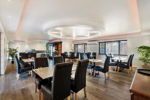 Dining - Pinjarra Resort (PINJARRA)