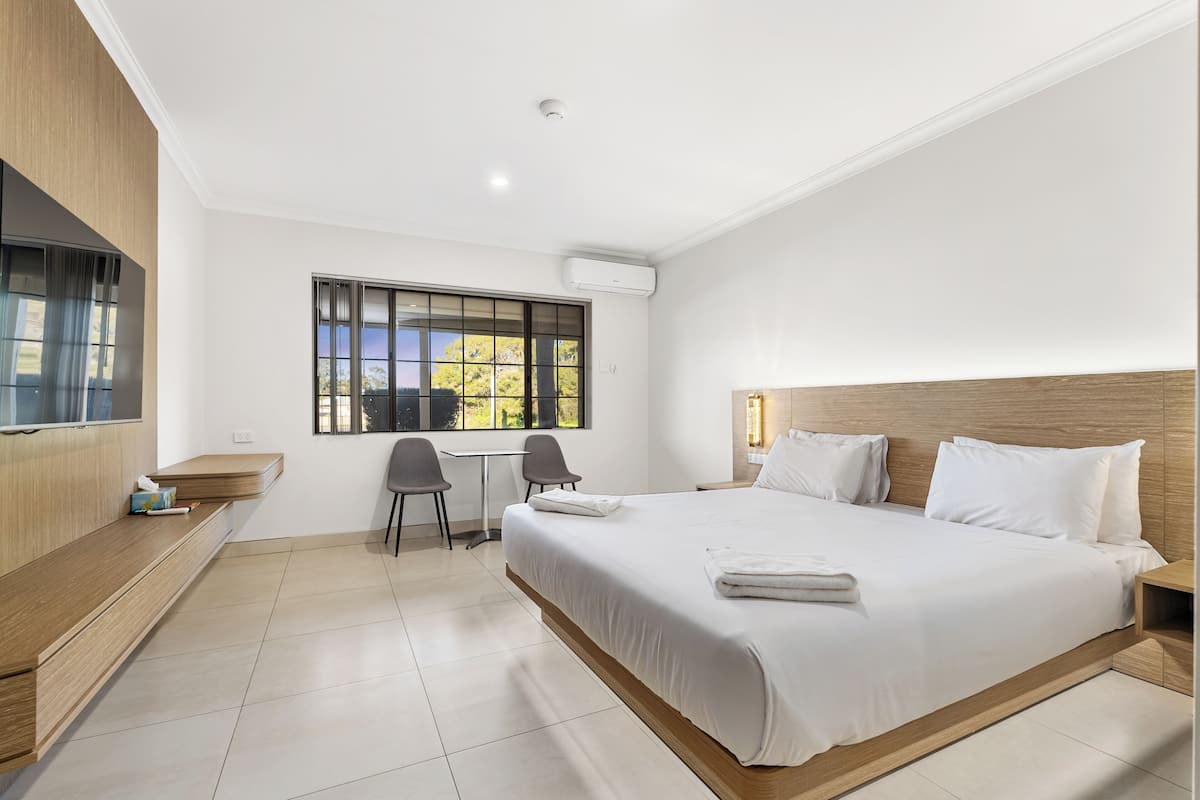 Superior Room, Non Smoking, Air conditioning | Laptop workspace, iron/ironing board, free WiFi, wheelchair access