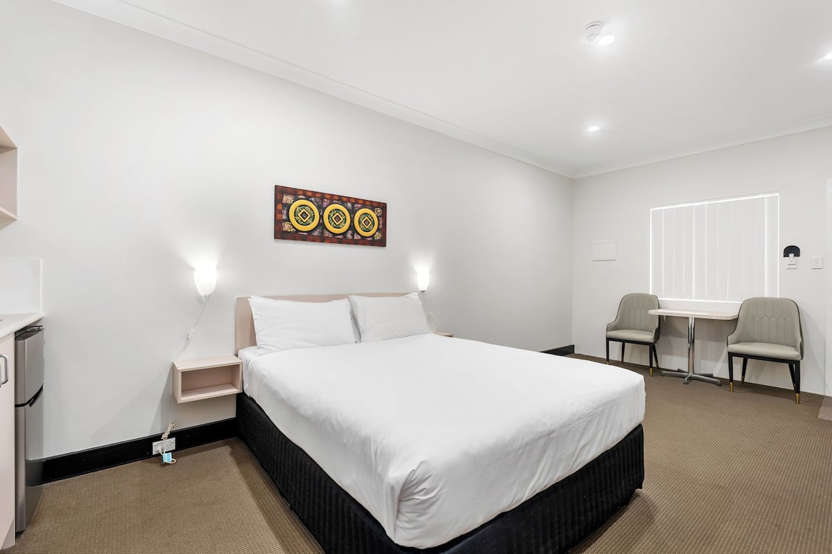 Deluxe Double Room | Laptop workspace, iron/ironing board, free WiFi, wheelchair access