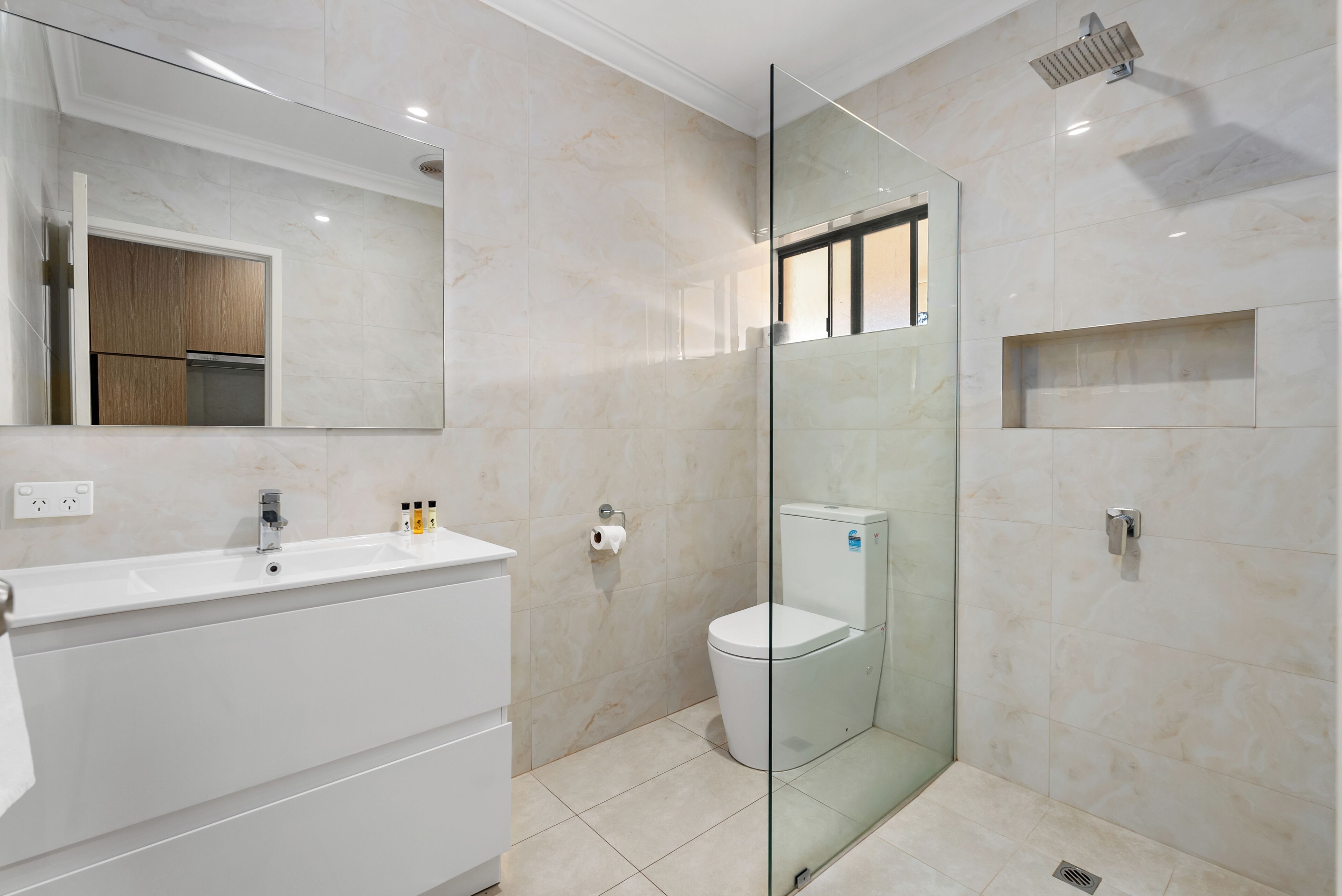 Superior Room, Non Smoking, Air conditioning | Bathroom | Separate bathtub and shower, free toiletries, hair dryer, soap