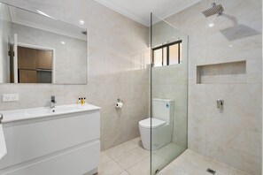 Superior Room, Non Smoking, Air conditioning | Bathroom