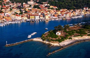 Marina - Charming Villa with 20m Infinity Pool & Sea Views near Beach (Paxos)