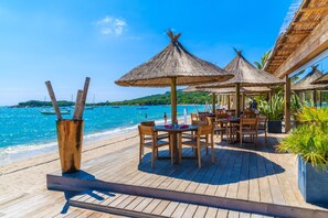 Outdoor dining - Stylish Villa with Sublime Sea Views, Heated Pool and Boules Pitch (Zonza)