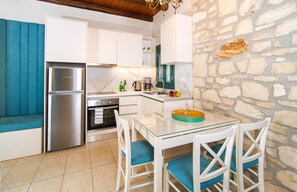 Fridge, microwave, oven, dishwasher - Villa Fegari - Charming Stone House with Private Pool & Sea Views near Mochlos (Sitia)