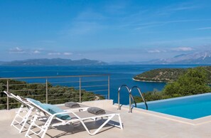 Pool - Stylish Contemporary House with Sea Views near Spartachori and Beach (Spartochori)
