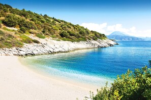 Beach nearby, sun-loungers - Modern Villa with Sea Views near Spilia Beach and Spartochori (Spartochori)