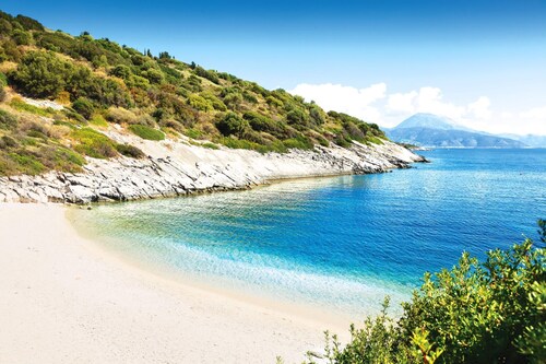 Spacious Modern Villa with Sea Views and Roof Terrace near Spilia Beach