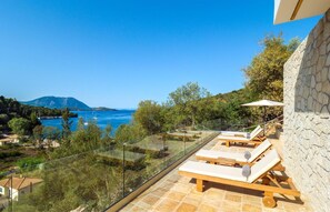 Terrace/patio - Spacious Modern Villa with Sea Views and Roof Terrace near Spilia Beach (Spartochori)