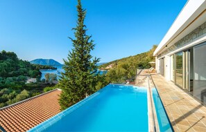 Pool - Spacious Modern Villa with Sea Views and Roof Terrace near Spilia Beach (Spartochori)