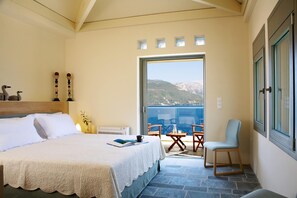 3 bedrooms, in-room safe, iron/ironing board - Stylish Contemporary Villa with Sea Views and Steps to the Water (Meganissi)