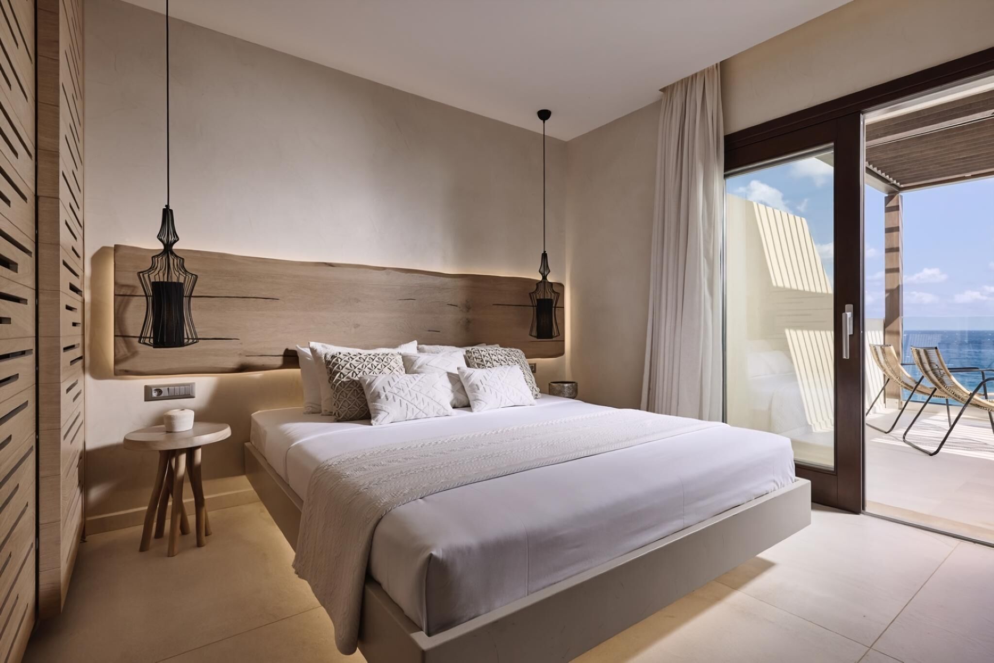 4 habitaciones y tabla de planchar con plancha 