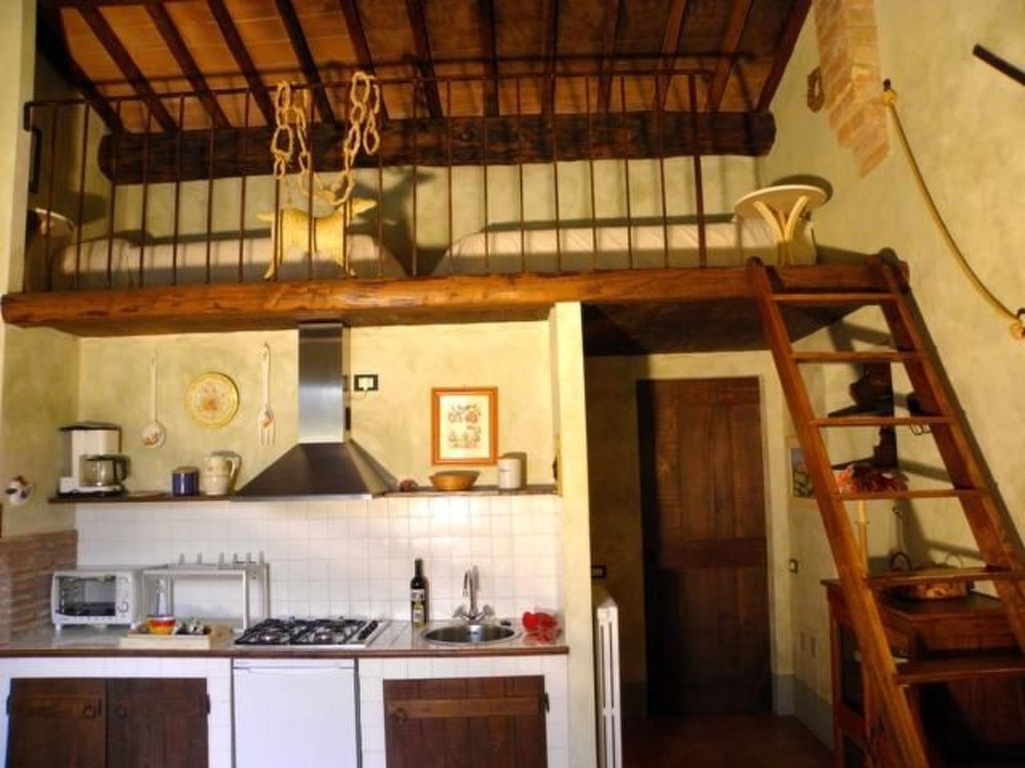 Frigorifero, microonde, lavastoviglie, pentole/stoviglie/utensili