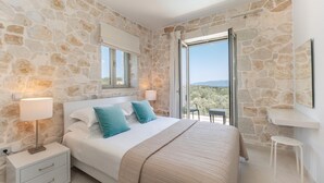 Room - Stylish Contemporary Villa with Spacious Terrace near Vathy Tavernas (Meganissi)