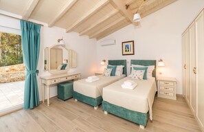 house - Spacious Villa with Wonderful Sea Views near Gaios and Beach (Paxos)