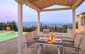 house - Villa Strati - Spacious Villa with Wonderful Sea Views near Gaios and Beach (Paxos)