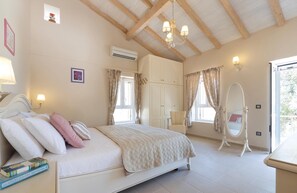 2 slaapkamers, een kluis op de kamer, een strijkplank/strijkijzer