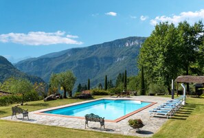 Pool - Hillside Retreat with near Lucca. (Lucca)