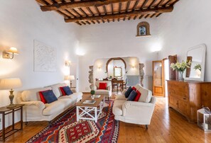 Ping pong - Hillside Retreat with near Lucca. (Lucca)