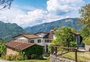 Exterior - Hillside Retreat with near Lucca. (Lucca)