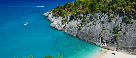 靠近海滩、沙滩椅