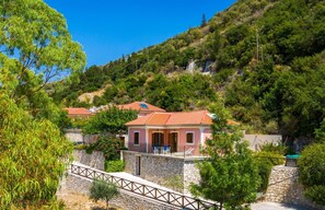 Exterior - 1 Bedroom Villa with Kefalonia Views and Beach Path near Stavros (Ithaca)