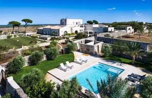 A heated pool - Luxury Villa in Salento, Minutes from Beaches and Lecce (Lecce)