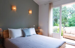 3 bedrooms, in-room safe, iron/ironing board - Pinarello Beach House (Zonza)