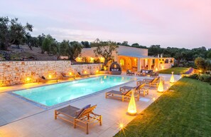 A heated pool - Stunning Valle d'Itria Retreat with Heated Pool, Outdoor Kitchen and Trullo Annexe (Brindisi)
