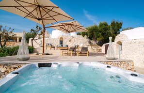 Terrace/patio - Stunning Valle d'Itria Retreat with Heated Pool, Outdoor Kitchen and Trullo Annexe (Brindisi)