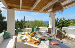 Outdoor dining - Villa Pelagia - Charming House with Sea Views & Garden near Gaios (Paxos)