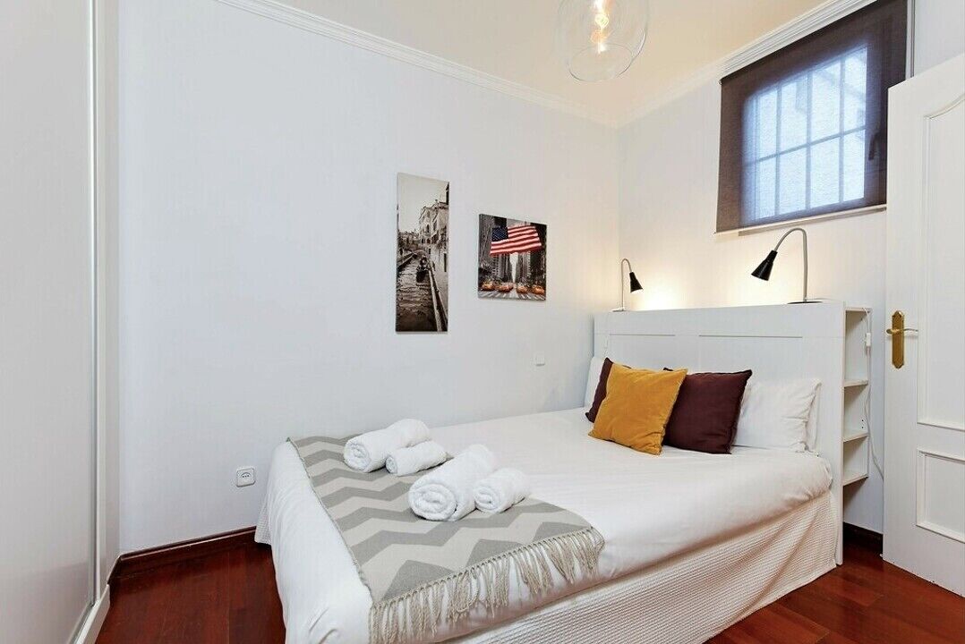 1 slaapkamer, een strijkplank/strijkijzer, gratis wifi, beddengoed