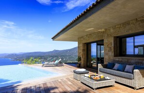 Pool - Elegant Villa with Sea Views and Easy Access to Beach and Shops (Viggianello)
