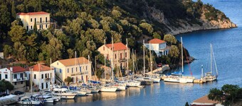 Bright Beachfront Villa close to Vathy and Tavernas with Direct Beach Access