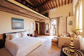 3 bedrooms, iron/ironing board - Spacious Villa with Private Pool, Stunning Views, and Watersports (Perugia)