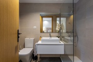 Séchoir à cheveux, serviettes fournies