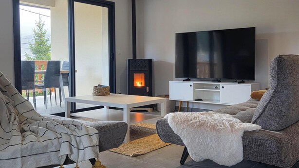 A modern living room with a fireplace, a flat-screen TV, and comfortable seating. - COZY APARTMENT IN FORMIGUERES, SLEEPS 6–8 (Formiguères)