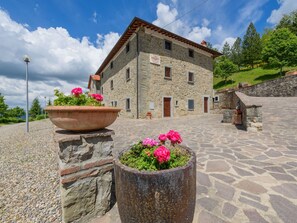 Exterior - 'Giulia' mit Terrasse by Interhome (Londa)