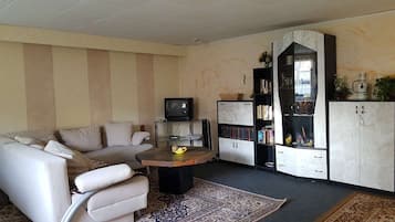 Fernseher, Tischtennisplatte